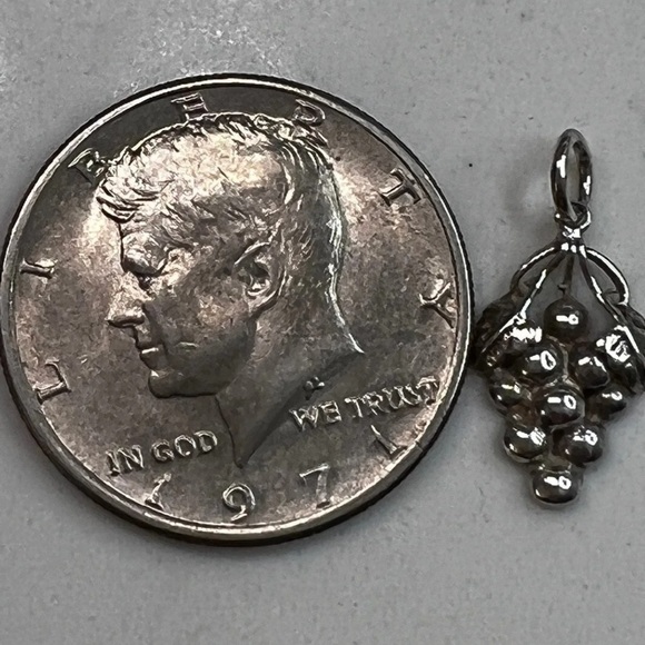 14K 10K Solid White Gold Grapes Pendant - Picture 5 of 5